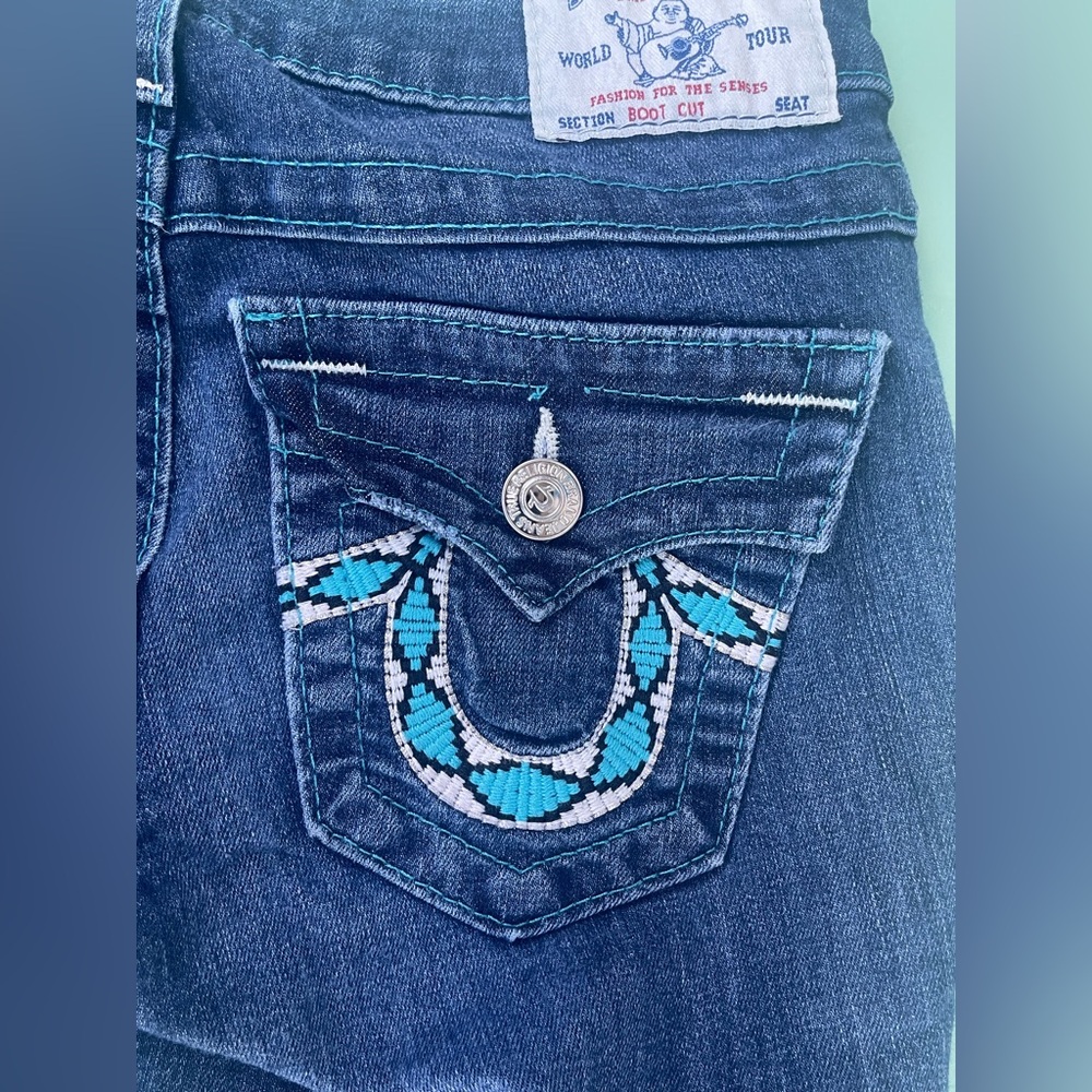 TRUE RELIGION LOW RISE JEANS,FLAP POCKETS BLUE STITCHING SIZE 25